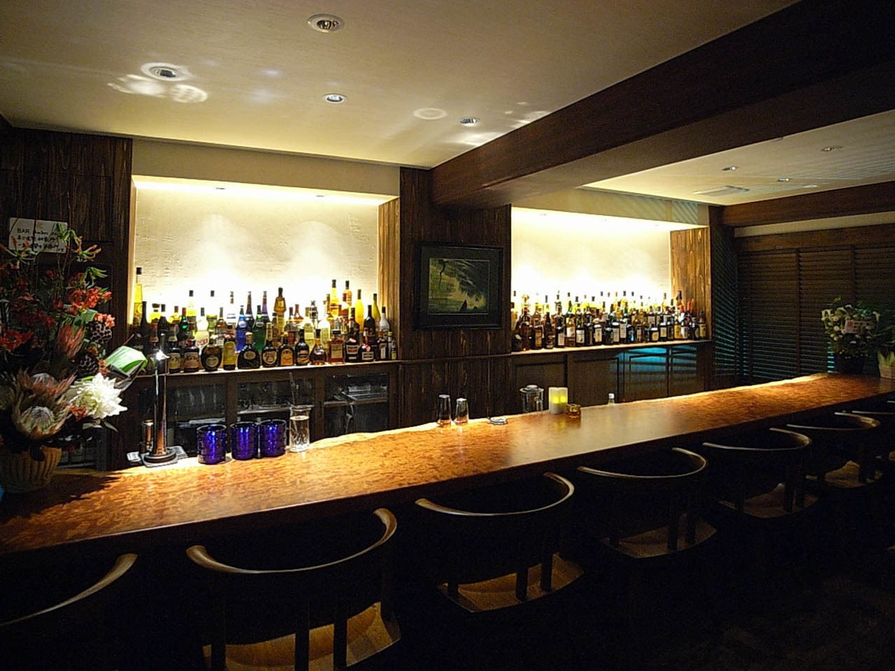 神奈川県海老名市 カウンターバー中心に幻想的イメージの店舗 神奈川県海老名市 カウンターバー中心に幻想的イメージの店舗